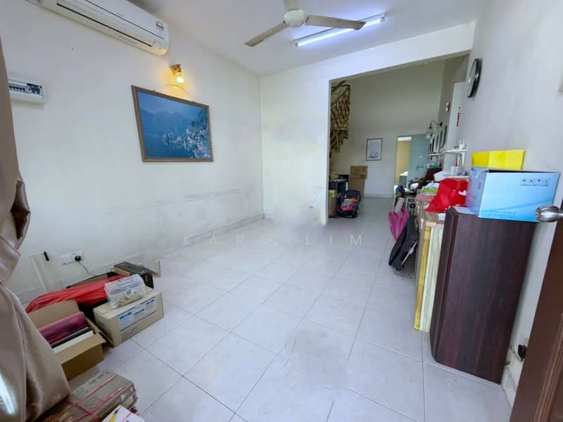 Rumah Teres 1-Tingkat untuk Dijual di Taman Pelangi Indah (Ulu Tiram) - Karl Lim - Living Room - PropertyGuru.com.my