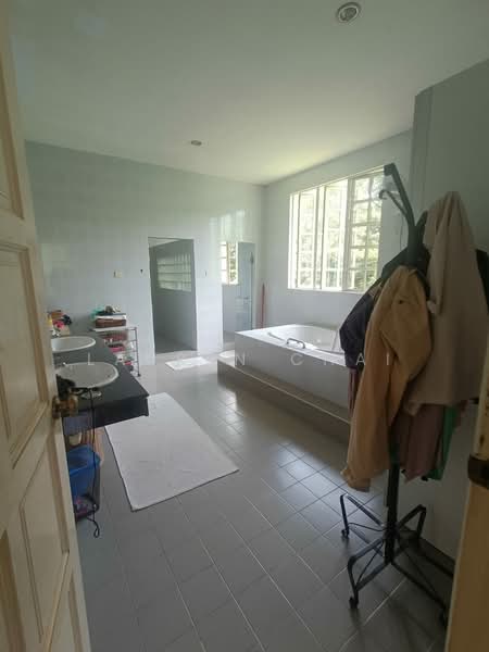 Rumah Banglo untuk Dijual di Leisure Farm (Gelang Patah) - Lauren Chai - Bathroom - PropertyGuru.com.my