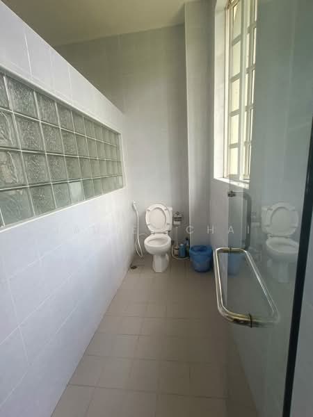 Rumah Banglo untuk Dijual di Leisure Farm (Gelang Patah) - Lauren Chai - Bathroom - PropertyGuru.com.my