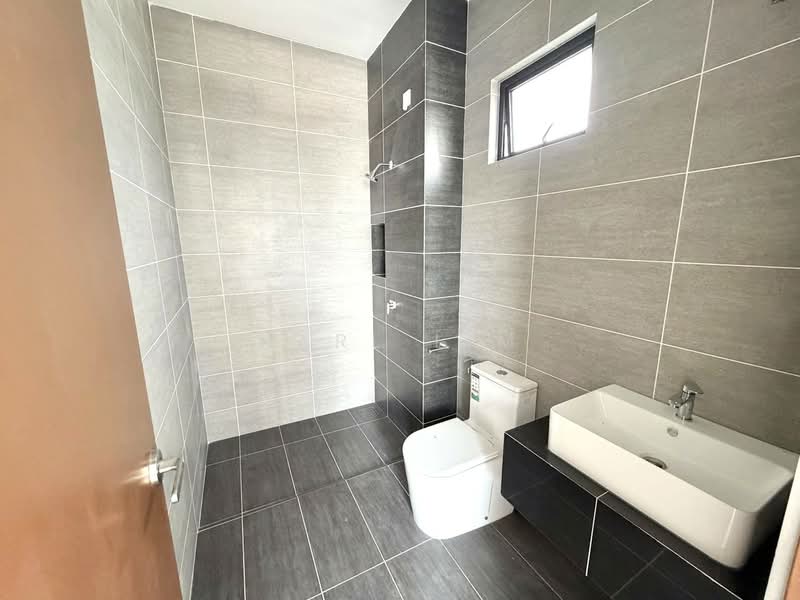 2-storey Terraced House for Sale in Bandar Dato Onn (Tebrau) - Karl Lim - Bathroom - PropertyGuru.com.my