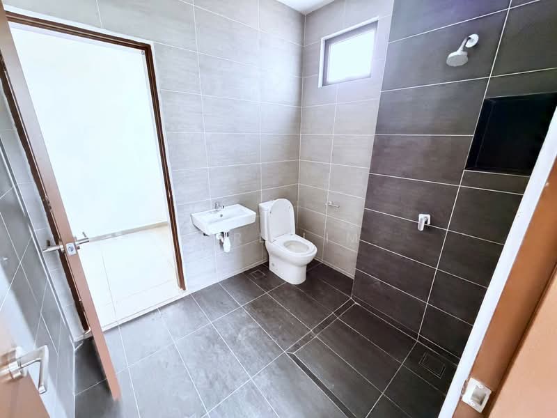 2-storey Terraced House for Sale in Bandar Dato Onn (Tebrau) - Karl Lim - Bathroom - PropertyGuru.com.my