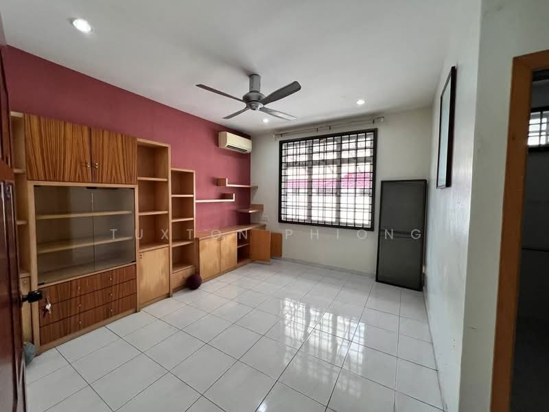 Bungalow for Sale in Taman Perling (Perling) - Tuxton Phiong - Living Room - PropertyGuru.com.my