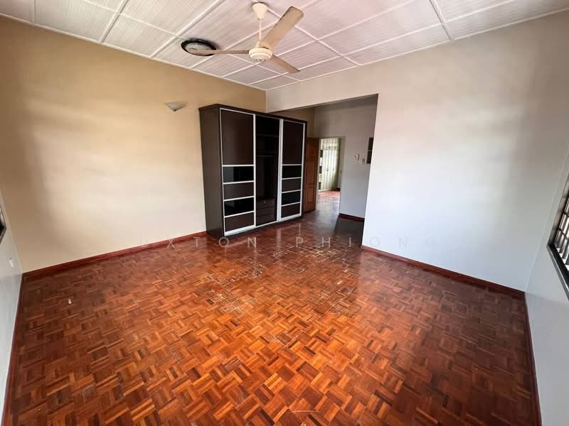 Bungalow for Sale in Taman Perling (Perling) - Tuxton Phiong - Bedroom - PropertyGuru.com.my