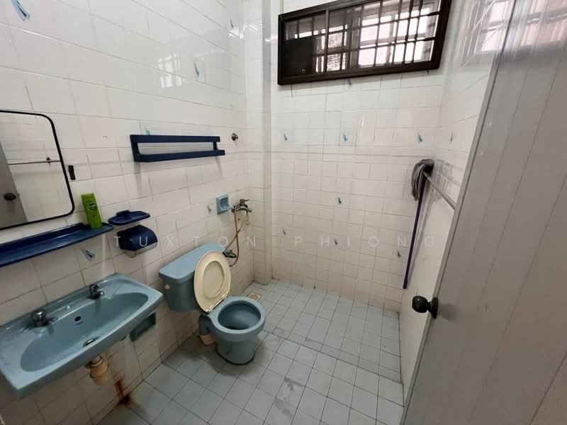 Bungalow for Sale in Taman Perling (Perling) - Tuxton Phiong - Bathroom - PropertyGuru.com.my