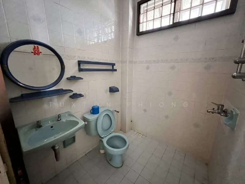 Bungalow for Sale in Taman Perling (Perling) - Tuxton Phiong - Bathroom - PropertyGuru.com.my