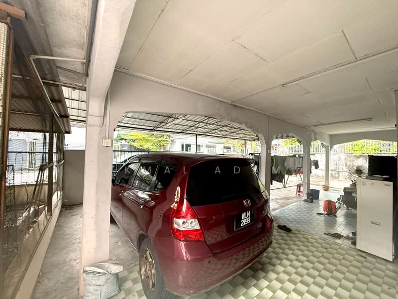 Bungalow for Sale in Kampung Cheras Baru (Ampang) - Akmal Adam - Car Park - PropertyGuru.com.my