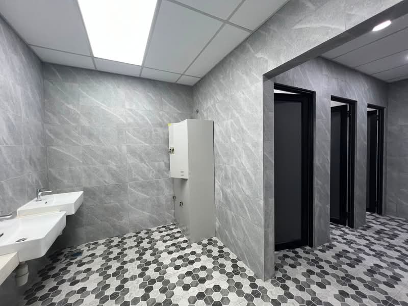Factory for Rent in Eco Business Park V (Puncak Alam) - Eric Yap - Bathroom - PropertyGuru.com.my