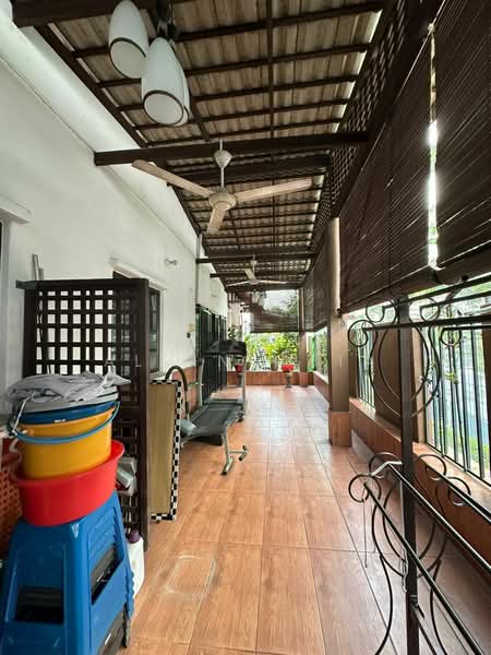 Rumah Bandar untuk Disewa di Bandar Pinggiran Subang (Shah Alam) - Alvin Chia - Balcony - PropertyGuru.com.my
