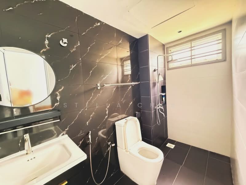 1-storey Terraced House for Sale in Taman Molek (Johor Bahru) - Stella Chia - Bathroom - PropertyGuru.com.my