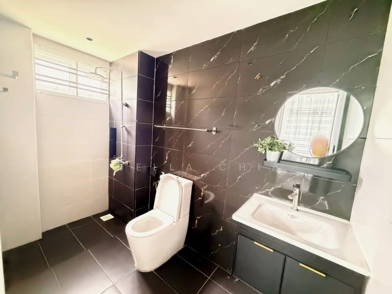 1-storey Terraced House for Sale in Taman Molek (Johor Bahru) - Stella Chia - Bathroom - PropertyGuru.com.my
