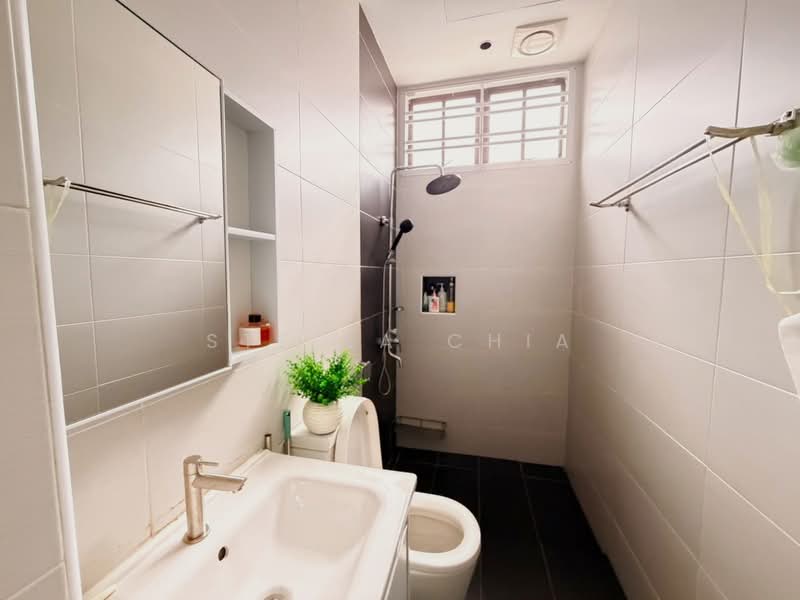 1-storey Terraced House for Sale in Taman Molek (Johor Bahru) - Stella Chia - Bathroom - PropertyGuru.com.my