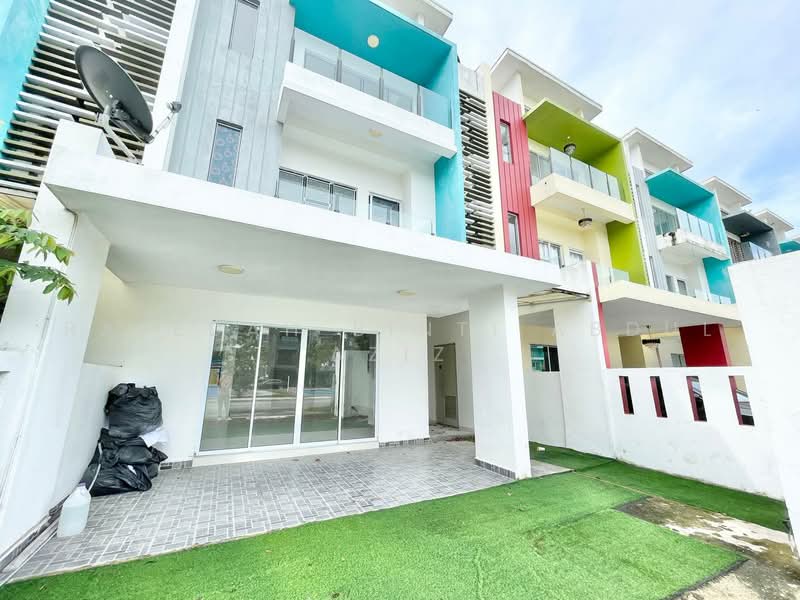 Rumah Teres untuk Dijual di Semenyih (Selangor) - Rafedah Binti Abdul Aziz - Exterior - PropertyGuru.com.my