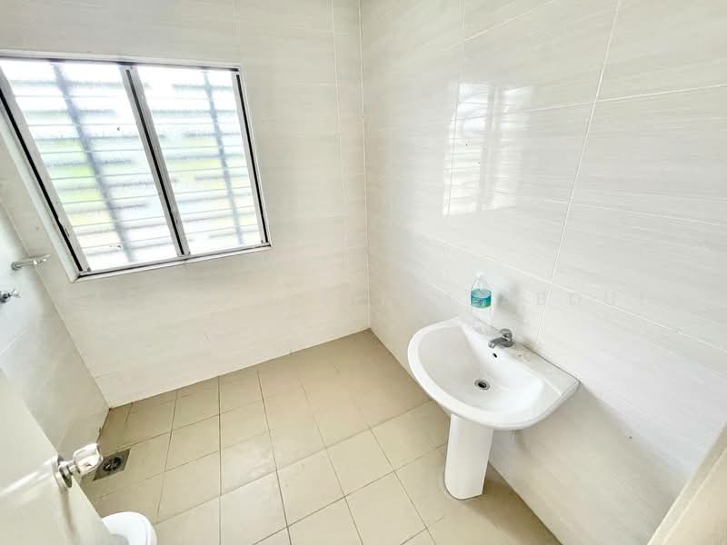 Rumah Teres untuk Dijual di Semenyih (Selangor) - Rafedah Binti Abdul Aziz - Bathroom - PropertyGuru.com.my