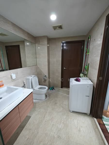 Servis Apartment untuk Dijual di Regalia Residence - Alvin Chia - Bathroom - PropertyGuru.com.my