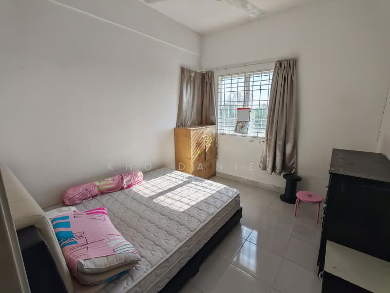 Pangsapuri untuk Dijual di Kemuning Aman - Kho Daniel - Bedroom - PropertyGuru.com.my