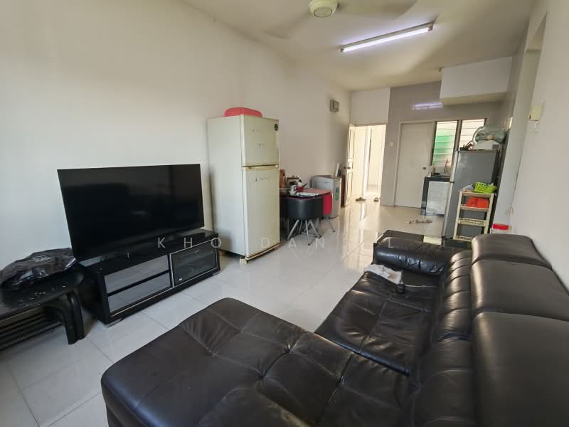 Pangsapuri untuk Dijual di Kemuning Aman - Kho Daniel - Living Room - PropertyGuru.com.my