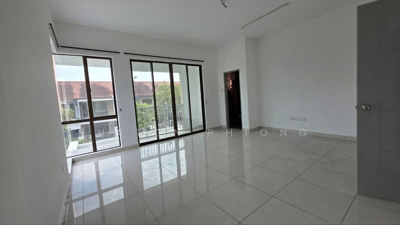 2-storey Terraced House for Sale in Bandar Dato Onn (Tebrau) - Tuxton Phiong - Living Room - PropertyGuru.com.my