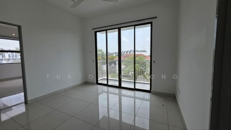 2-storey Terraced House for Sale in Bandar Dato Onn (Tebrau) - Tuxton Phiong - Balcony - PropertyGuru.com.my