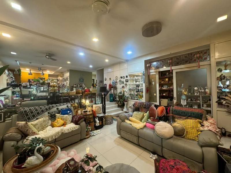 Rumah Teres 2-Tingkat untuk Dijual di Seksyen 4 (Kota Damansara) - JH Tee - Living Room - PropertyGuru.com.my
