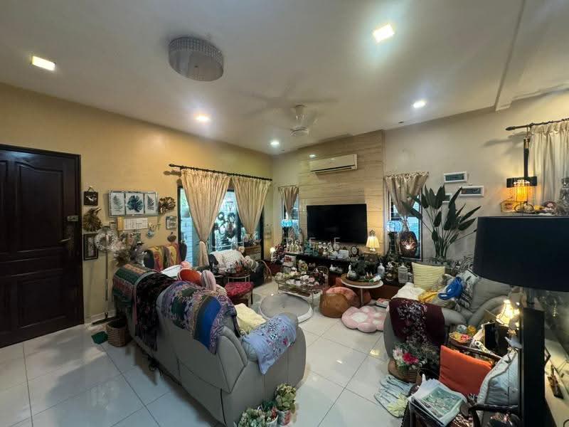 Rumah Teres 2-Tingkat untuk Dijual di Seksyen 4 (Kota Damansara) - JH Tee - Living Room - PropertyGuru.com.my