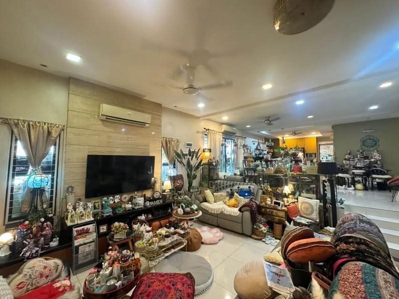 Rumah Teres 2-Tingkat untuk Dijual di Seksyen 4 (Kota Damansara) - JH Tee - Living Room - PropertyGuru.com.my