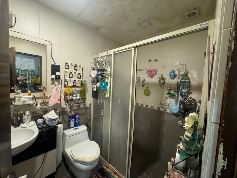 Rumah Teres 2-Tingkat untuk Dijual di Seksyen 4 (Kota Damansara) - JH Tee - Bathroom - PropertyGuru.com.my