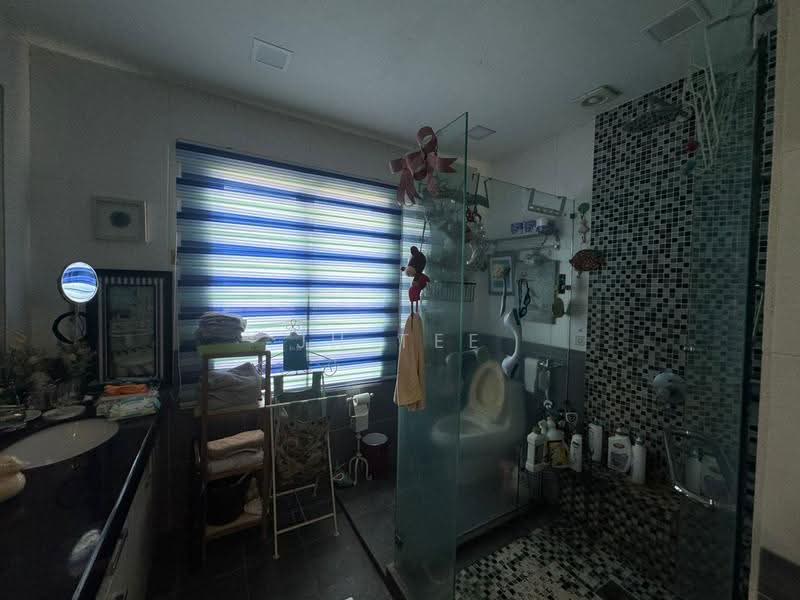 Rumah Teres 2-Tingkat untuk Dijual di Seksyen 4 (Kota Damansara) - JH Tee - Bathroom - PropertyGuru.com.my