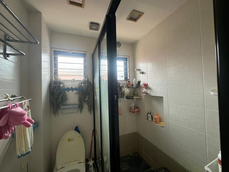 Rumah Teres 2-Tingkat untuk Dijual di Seksyen 4 (Kota Damansara) - JH Tee - Bathroom - PropertyGuru.com.my