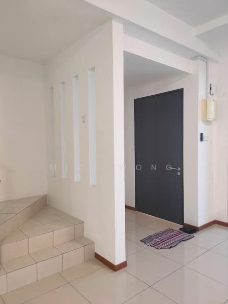 2-storey Terraced House for Rent in Sungai Buloh (Selangor) - Mico Wong - Entrance - PropertyGuru.com.my