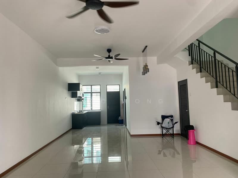 2-storey Terraced House for Rent in Sungai Buloh (Selangor) - Mico Wong - Living Room - PropertyGuru.com.my