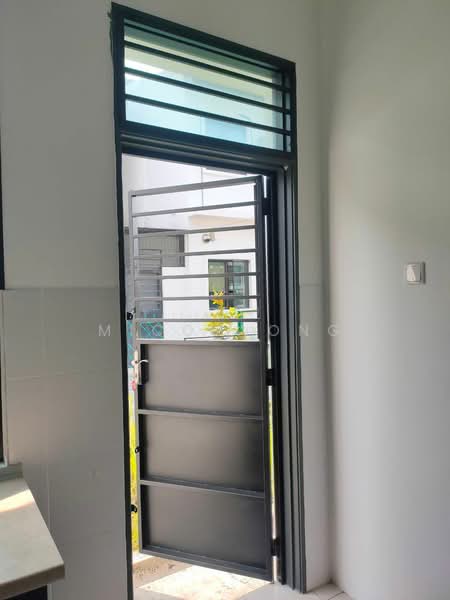 2-storey Terraced House for Rent in Sungai Buloh (Selangor) - Mico Wong - Entrance - PropertyGuru.com.my