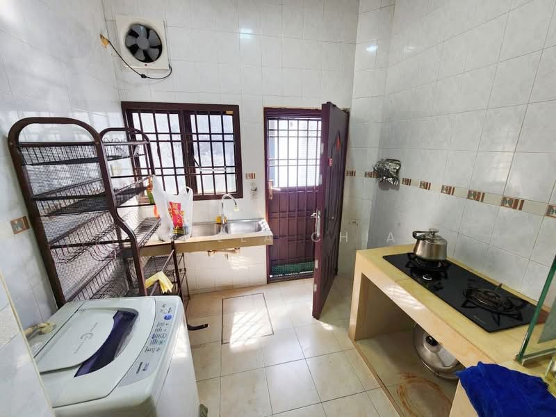 2-storey Terraced House for Rent in Bandar Baru Permas Jaya (Permas Jaya) - Stella Chia - Kitchen - PropertyGuru.com.my