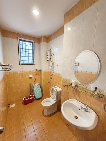 2-storey Terraced House for Rent in Bandar Baru Permas Jaya (Permas Jaya) - Stella Chia - Bathroom - PropertyGuru.com.my