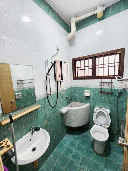 2-storey Terraced House for Rent in Bandar Baru Permas Jaya (Permas Jaya) - Stella Chia - Bathroom - PropertyGuru.com.my