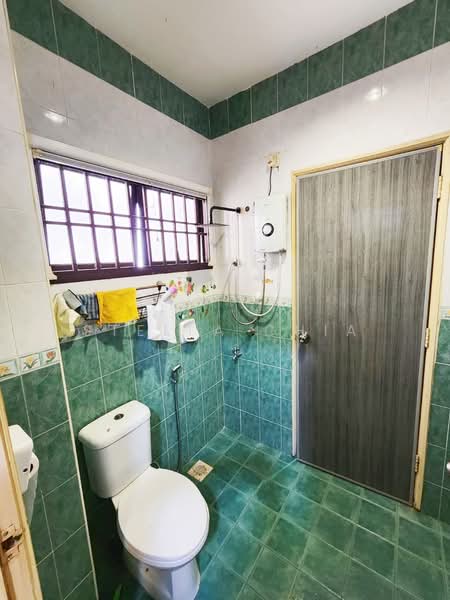 2-storey Terraced House for Rent in Bandar Baru Permas Jaya (Permas Jaya) - Stella Chia - Bathroom - PropertyGuru.com.my