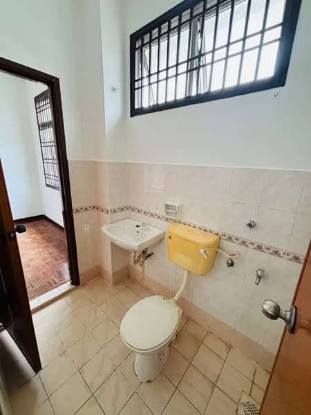 Rumah Teres 2-Tingkat untuk Dijual di Taman Setia Indah (Tebrau) - Reny Hee - Bathroom - PropertyGuru.com.my