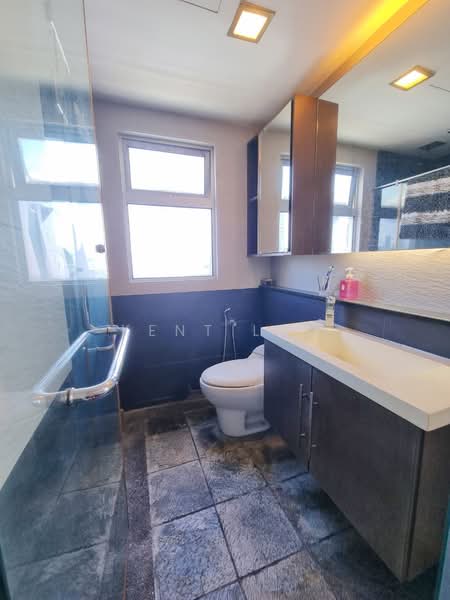 Kondominium untuk Dijual di The Tamarind - Kent Lau - Bathroom - PropertyGuru.com.my