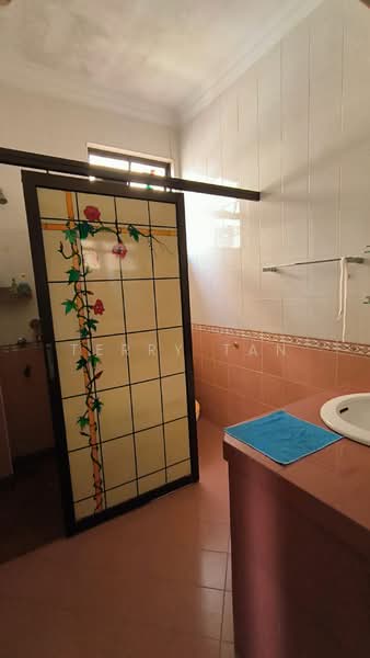 Rumah Teres 2-Tingkat untuk Dijual di Taman Molek (Johor Bahru) - Terry Tan - Bathroom - PropertyGuru.com.my