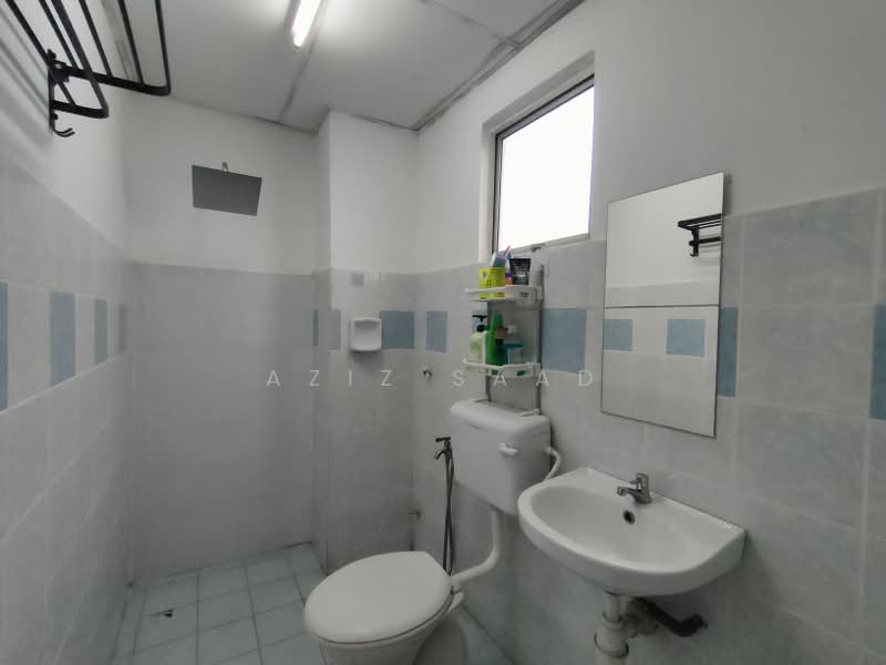 Pangsapuri untuk Disewa di Danau Sutera - Aziz Saad - Bathroom - PropertyGuru.com.my