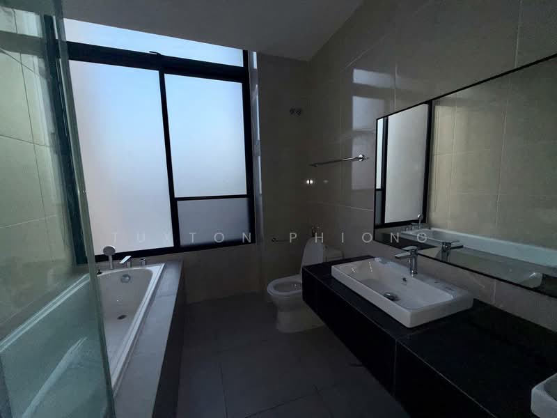 2-storey Terraced House for Sale in Puteri Harbour (Iskandar Puteri (Nusajaya)) - Tuxton Phiong - Bathroom - PropertyGuru.com.my