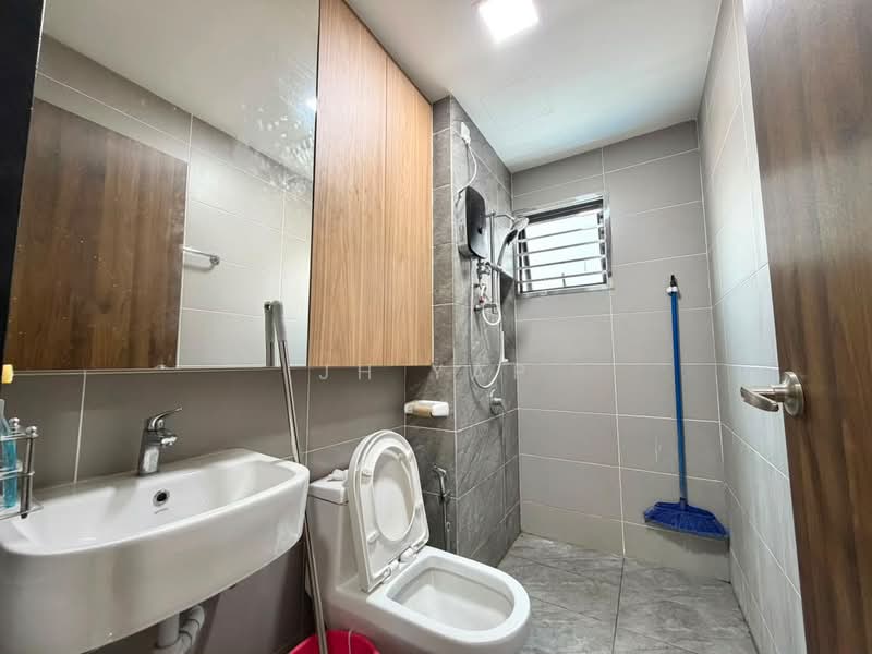 Service Residence for Sale at Veranda Residence - JH Yap - Bathroom - PropertyGuru.com.my
