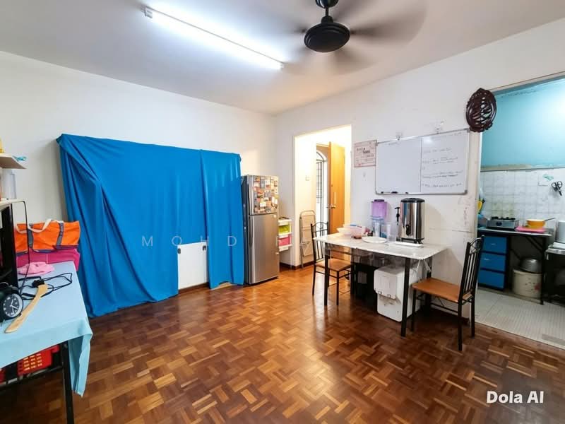 Rumah Flat untuk Dijual di Kelompok Bunga Raya - Mohd Faizal - Living Room - PropertyGuru.com.my