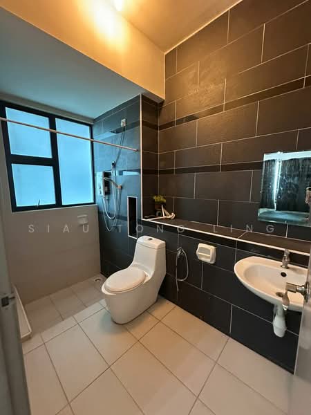 Servis Apartment untuk Dijual di The Sky Executive Suites - Siau Tong Ling - Bathroom - PropertyGuru.com.my