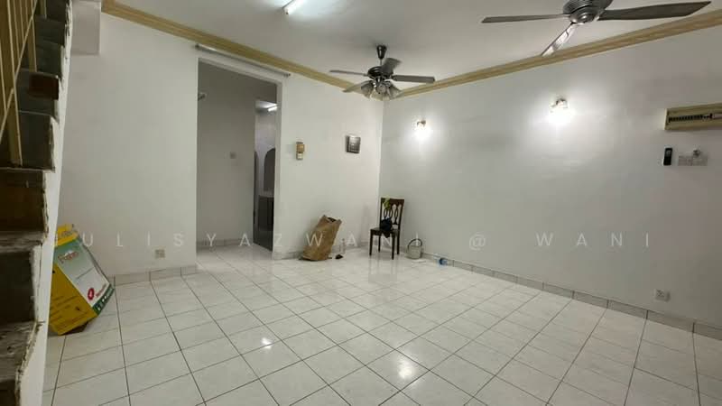 2-storey Terraced House for Rent in TAMAN PUCHONG UTAMA (Puchong) - Julisyazwani @ Wani - Living Room - PropertyGuru.com.my
