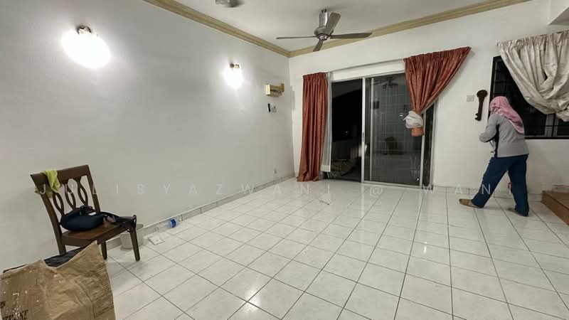 2-storey Terraced House for Rent in TAMAN PUCHONG UTAMA (Puchong) - Julisyazwani @ Wani - Living Room - PropertyGuru.com.my