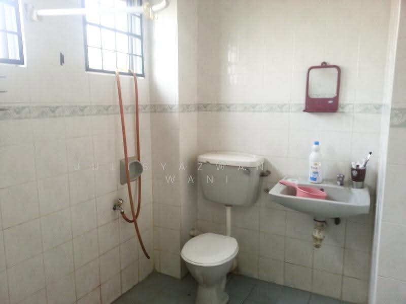 Rumah Teres 2-Tingkat untuk Disewa di TAMAN PUCHONG UTAMA (Puchong) - Julisyazwani @ Wani - Bathroom - PropertyGuru.com.my