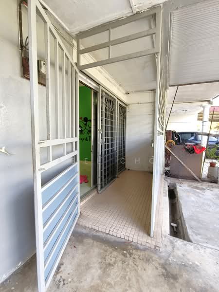 1-storey Terraced House for Sale in Bandar Kinrara Seksyen 1 (Bandar Kinrara) - Mabel Chow - Entrance - PropertyGuru.com.my