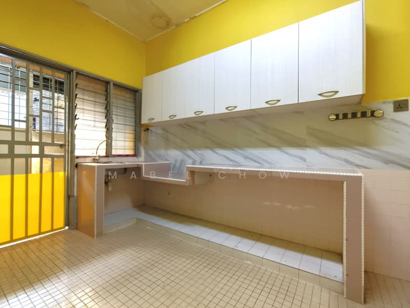 1-storey Terraced House for Sale in Bandar Kinrara Seksyen 1 (Bandar Kinrara) - Mabel Chow - Kitchen - PropertyGuru.com.my
