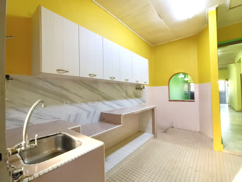 1-storey Terraced House for Sale in Bandar Kinrara Seksyen 1 (Bandar Kinrara) - Mabel Chow - Kitchen - PropertyGuru.com.my