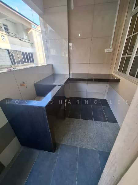 Pangsapuri untuk Disewa di Tanjong Puteri Apartment - Hong Charng Lee - Balcony - PropertyGuru.com.my